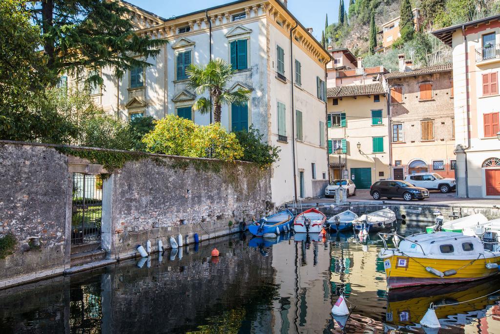 Il Batti Apartment Water Front And Private Beach Toscolano Maderno Exteriör bild