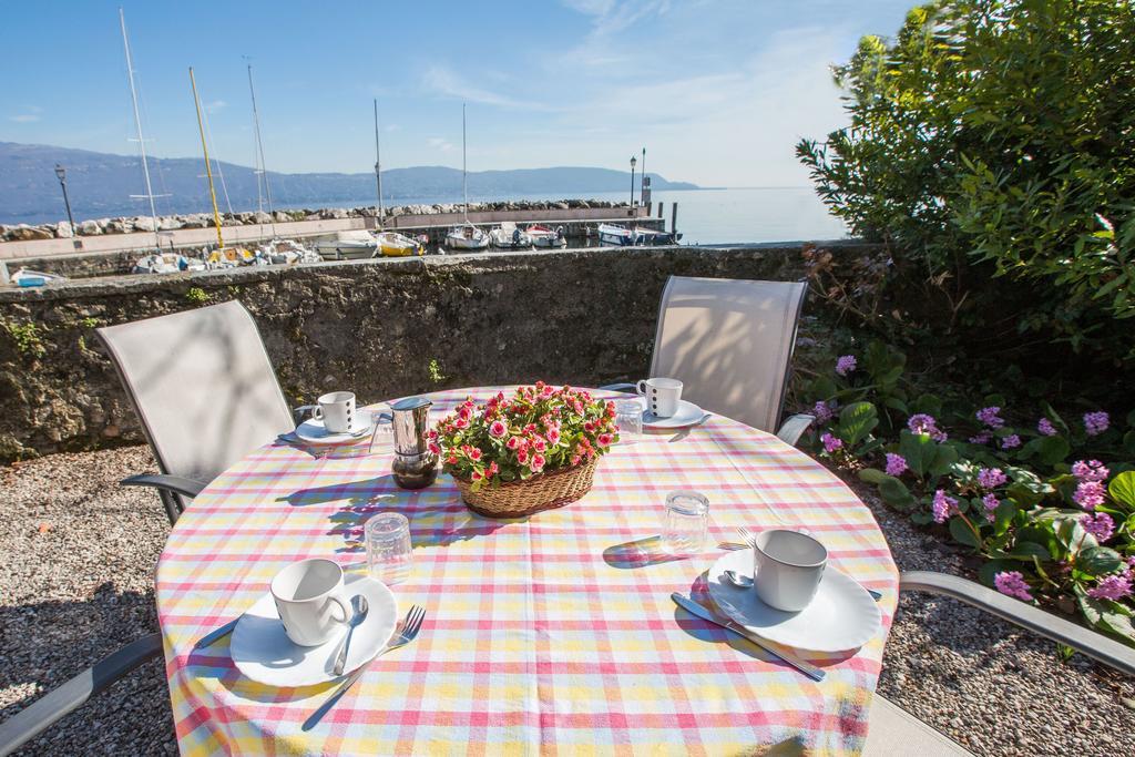 Il Batti Apartment Water Front And Private Beach Toscolano Maderno Exteriör bild