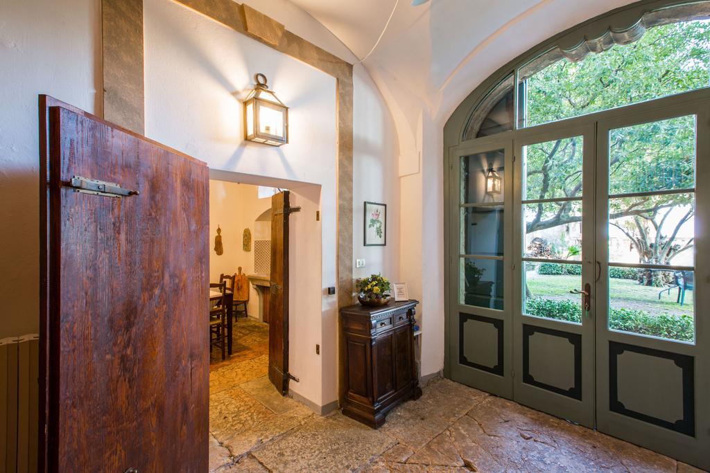 Il Batti Apartment Water Front And Private Beach Toscolano Maderno Exteriör bild