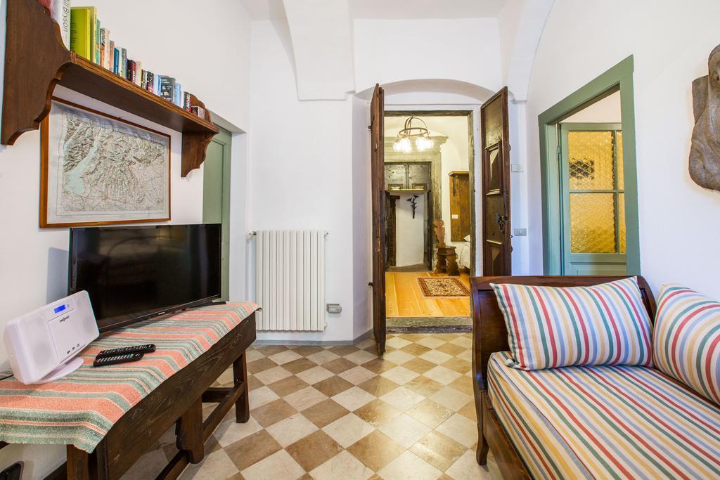 Il Batti Apartment Water Front And Private Beach Toscolano Maderno Exteriör bild